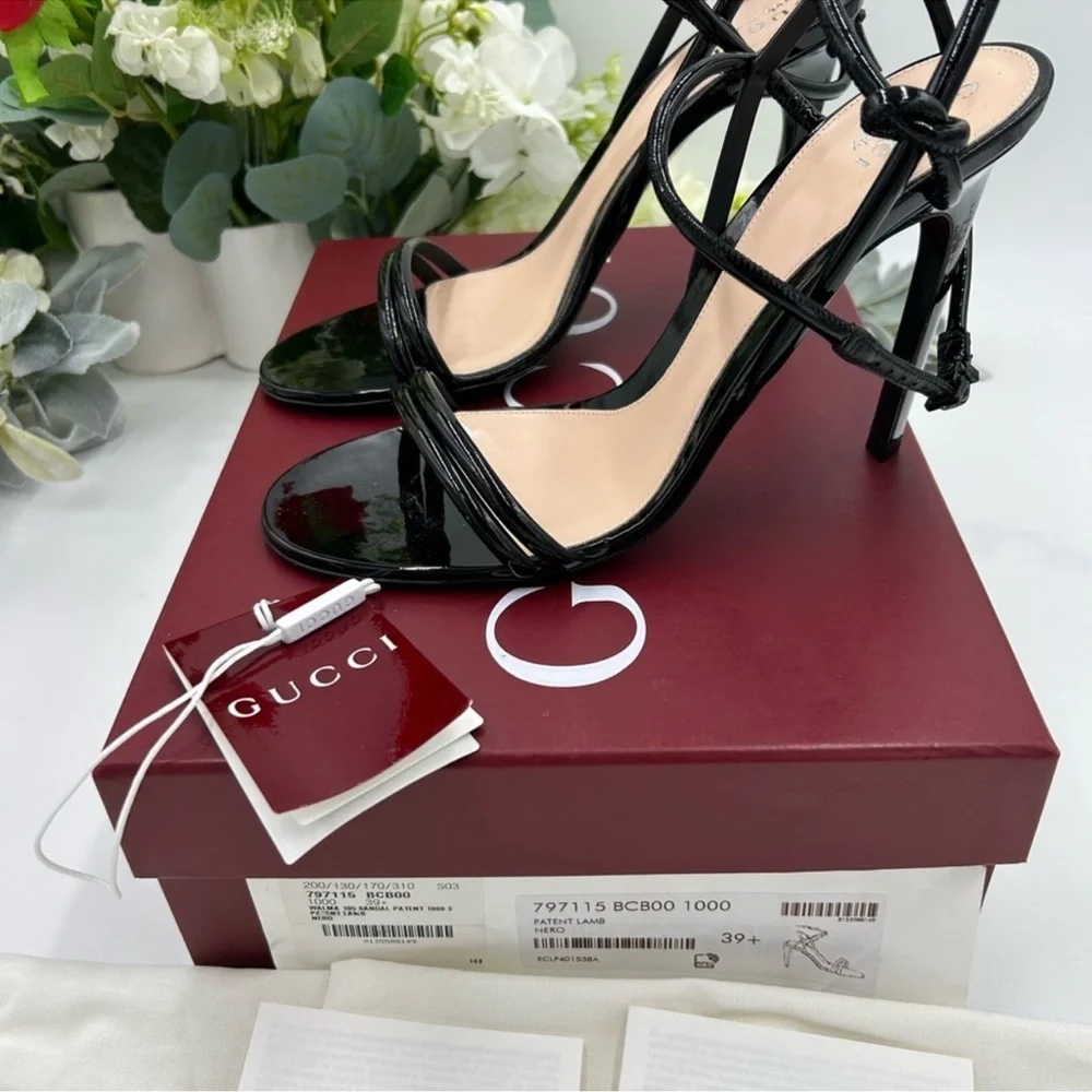 Women’s Gucci, patent leather strap sandals size 39.5 made in Italy
